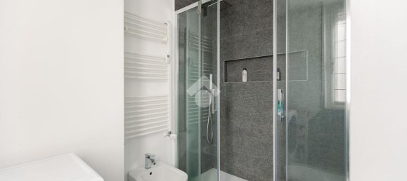 2-salle Appartement à Milan, Italy No. 240731 12