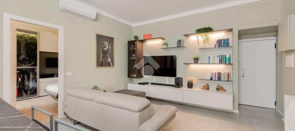 2-salle Appartement à Milan, Italy No. 240731 3