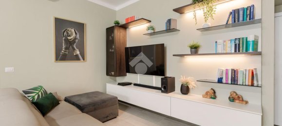 2-salle Appartement à Milan, Italy No. 240731 6