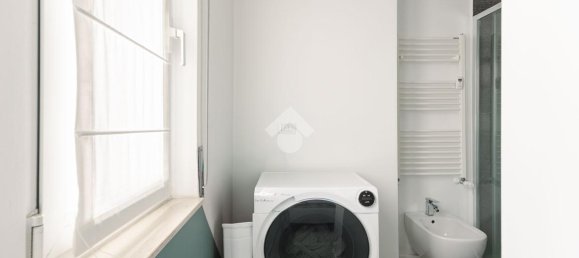 2-salle Appartement à Milan, Italy No. 240731 11