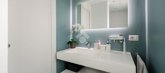 2-salle Appartement à Milan, Italy No. 240731 8