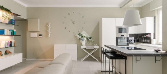 2-salle Appartement à Milan, Italy No. 240731 2