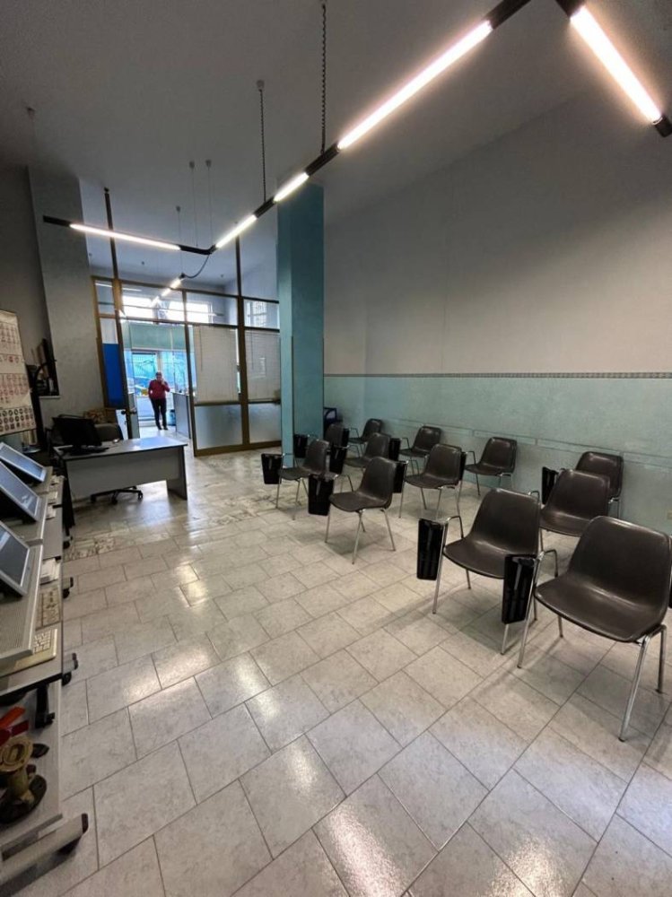 2 rooms Commercial property in Turin, Italy No. 117515
