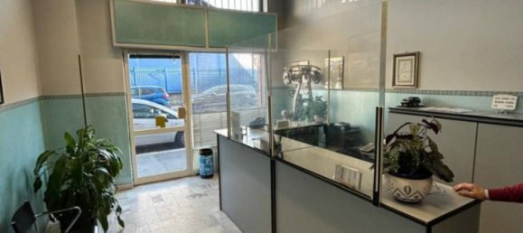 2 rooms Commercial property in Turin, Italy No. 117515 3