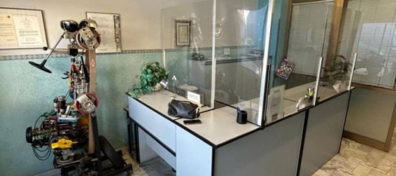 2 rooms Commercial property in Turin, Italy No. 117515 4