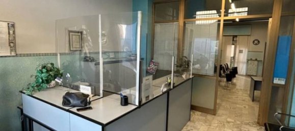 2 rooms Commercial property in Turin, Italy No. 117515 7