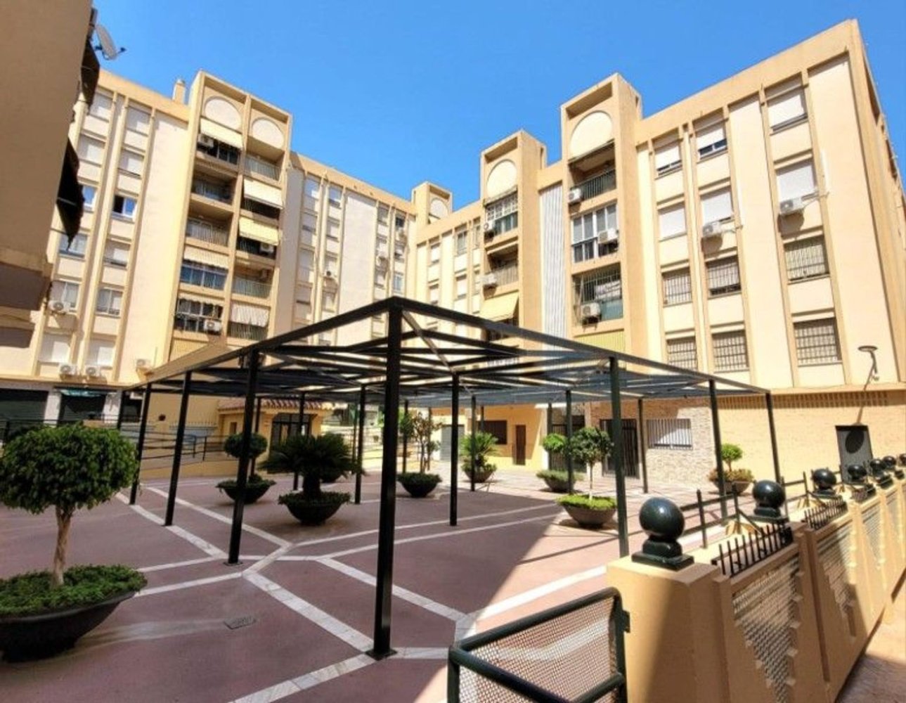 Квартира с 4 спальнями в Малага, Испания № 160128