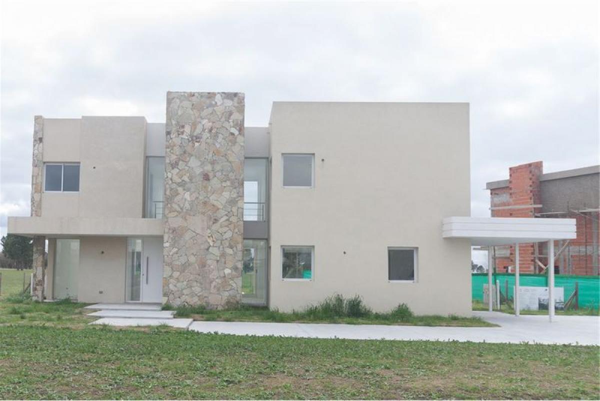 4 bedrooms House in Ezeiza, Argentina No. 86558