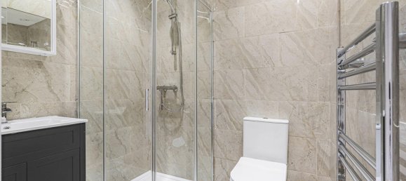 4 Schlafzimmer Haus in Virginia Water, United Kingdom, Nr. 8621 21