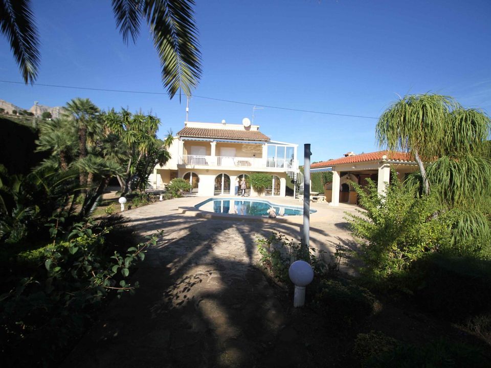 Вилла с 5 спальнями в Ла Нусия, Испания № 176622