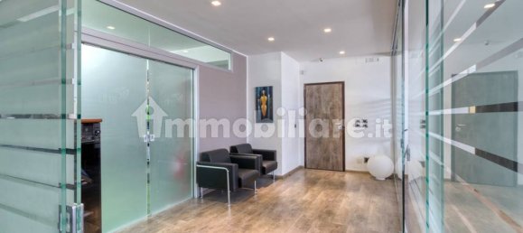 Коммерческая недвижимость с 3 комнатами в Мессина, Италия № 119283 10