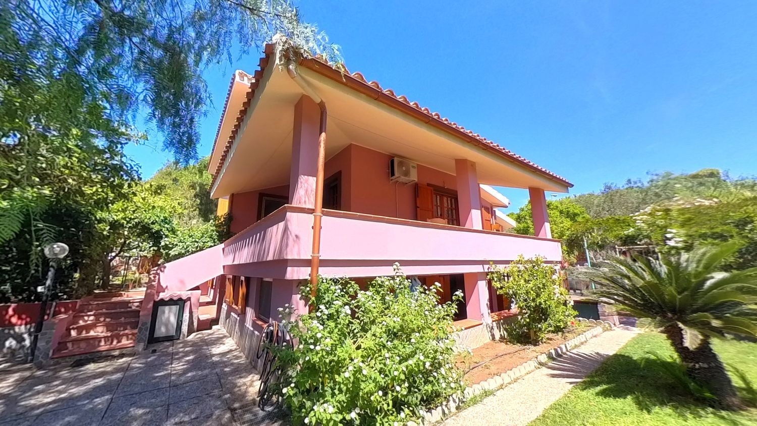 10 rooms Villa in Sinnai, Italy No. 116158