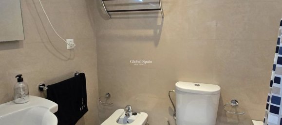 3 bedrooms Apartment in Valencia, Spain No. 184687 8