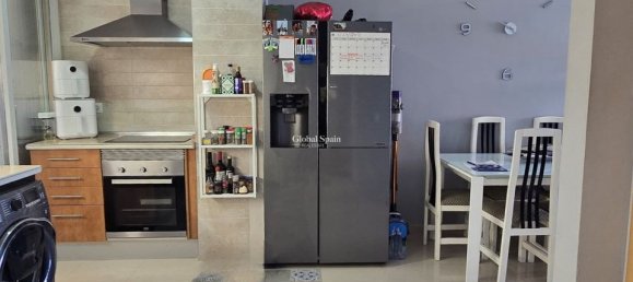 3 bedrooms Apartment in Valencia, Spain No. 184687 3