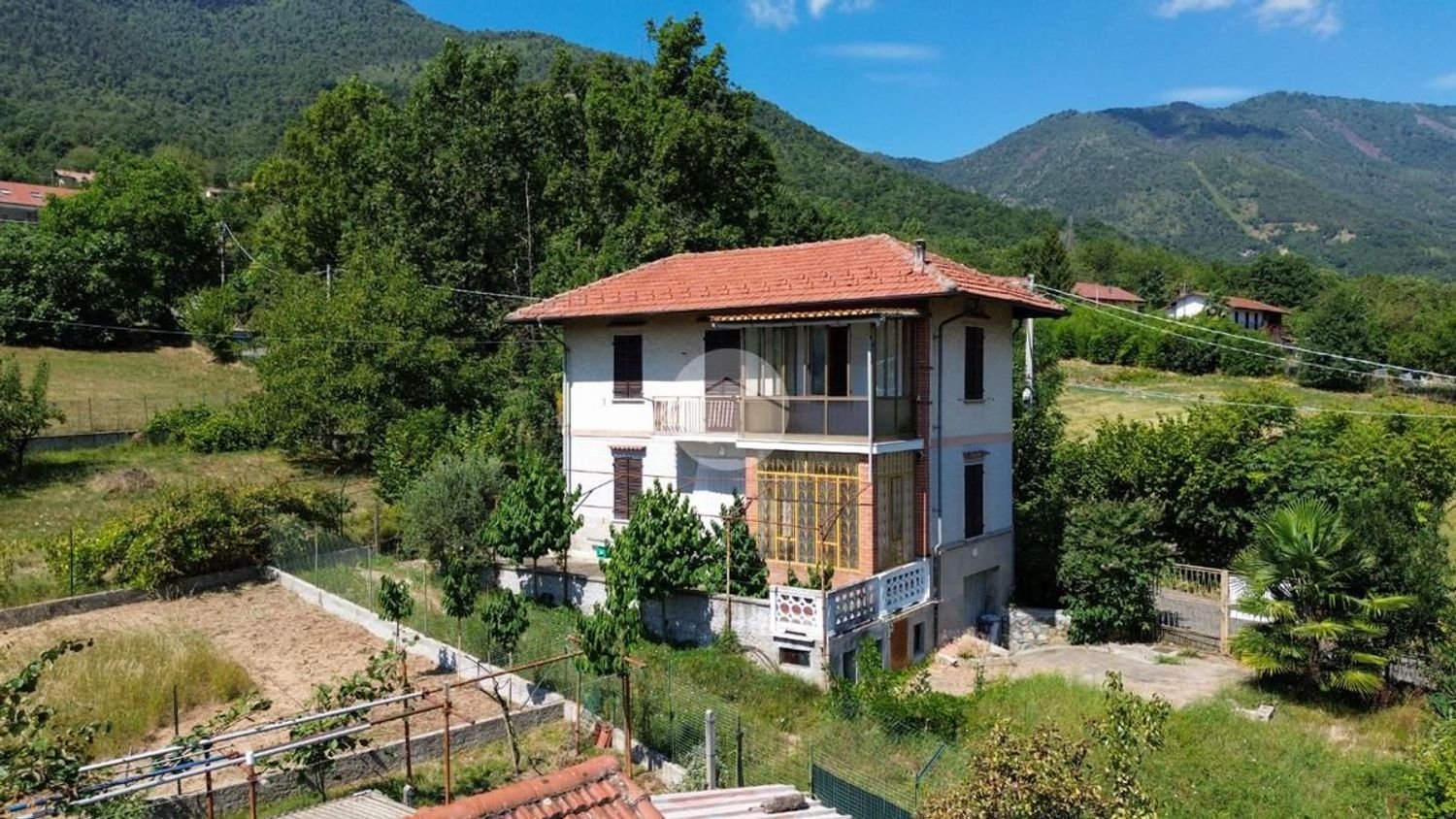 4 rooms House in Val della Torre, Italy No. 301194