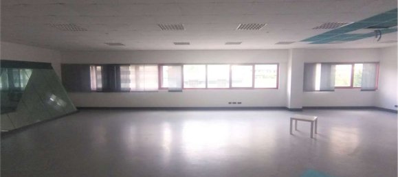 Склад 1000м² в Иссонь, Италия № 41874 6