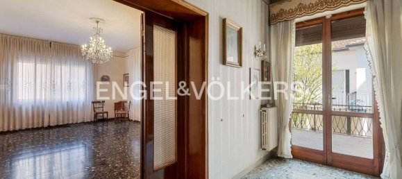 4 bedrooms Villa in Pisa, Italy No. 51066 16