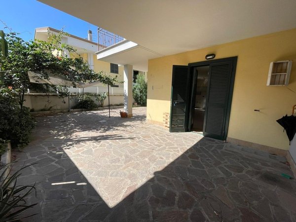 6 rooms Villa in Terracina, Italy No. 89183
