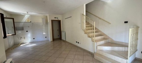 6 rooms Villa in Terracina, Italy No. 89183 4