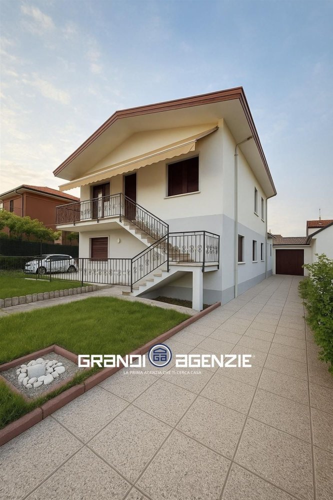 4 rooms Apartment in Villorba, Italy No. 286780