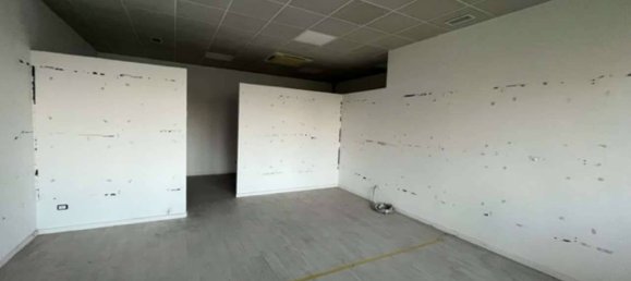 Propiedad comercial de 2 habitaciónes en Pioltello, Italy No. 188069 8