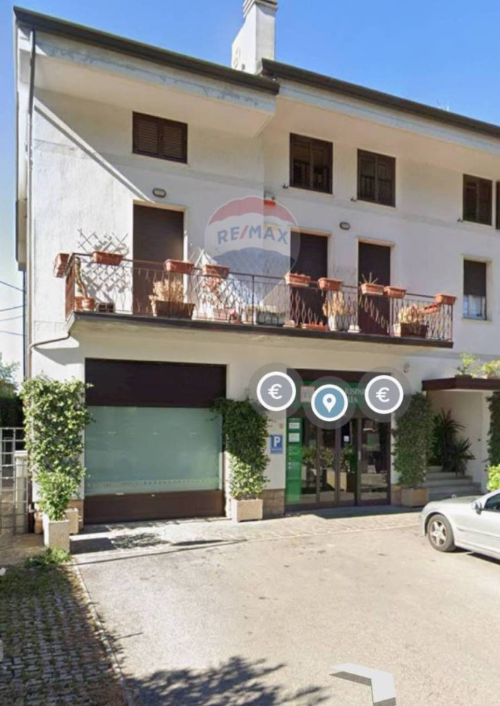 1 room Commercial property in Assisi, Italy No. 50295
