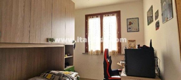 3 bedrooms Duplex in Curtatone, Italy No. 353829 9