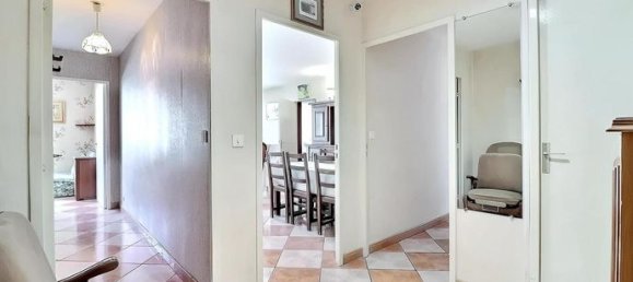 2 bedrooms Apartment in Creil, France No. 305888 2