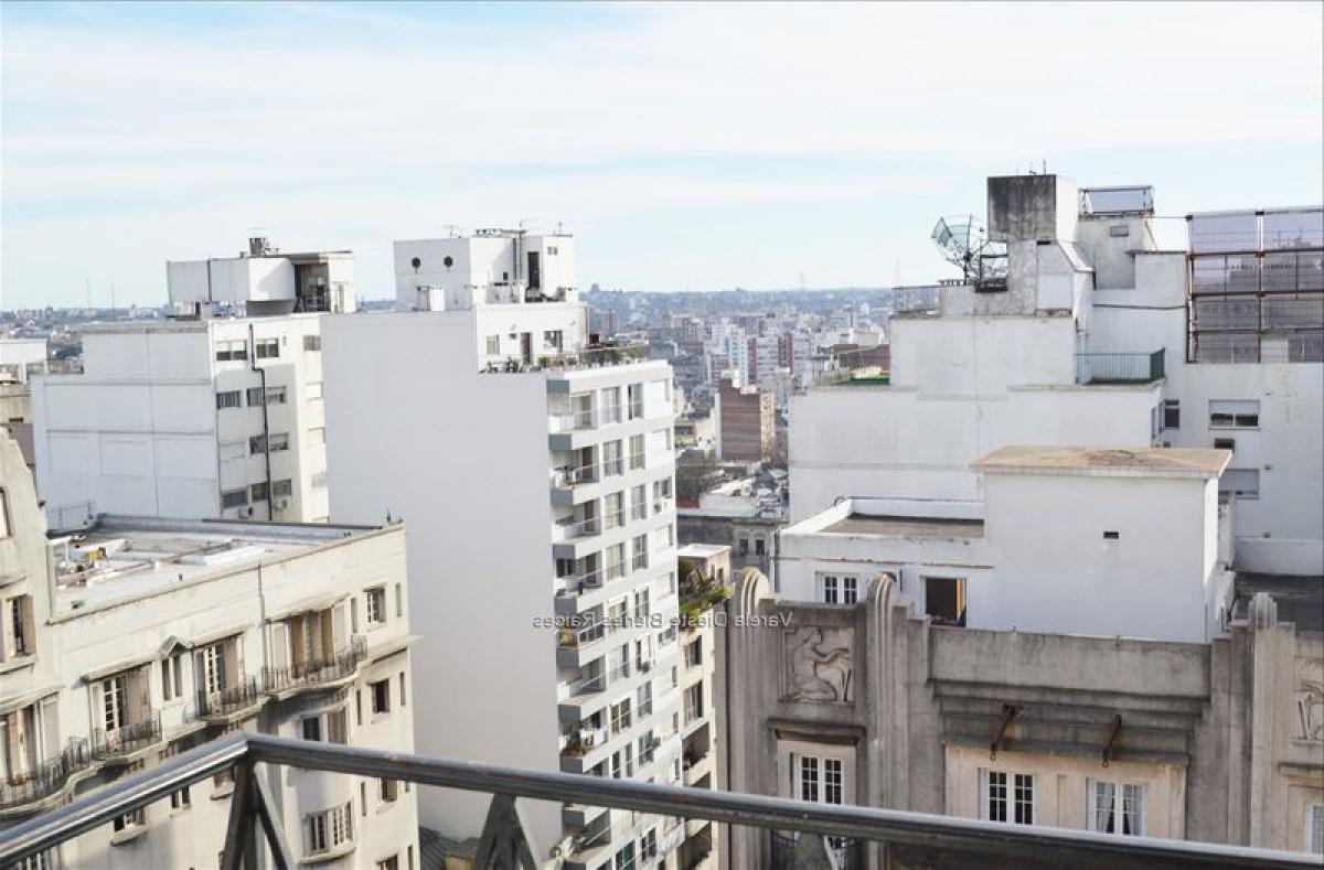 Apartamento de 2 dormitorios en Montevideo, Uruguay No. 5595