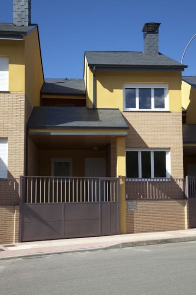 4 bedrooms Townhouse in Bembibre, Spain No. 38541