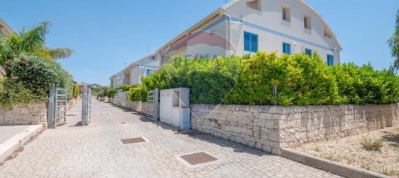 8 rooms Villa in Ragusa, Italy No. 6001 3