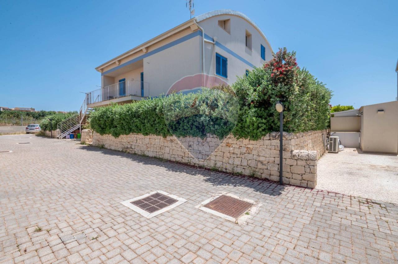 8 rooms Villa in Ragusa, Italy No. 6001