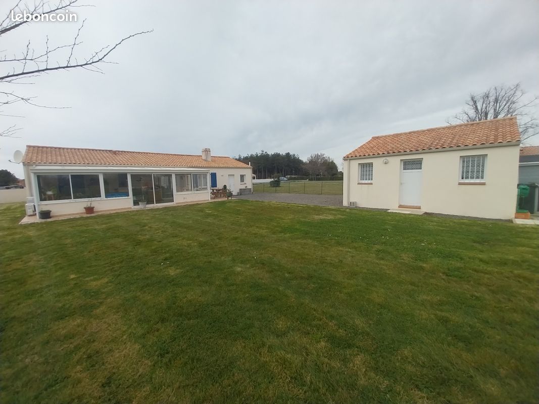 3 Schlafzimmer Haus in Saint-Urbain, France, Nr. 106464