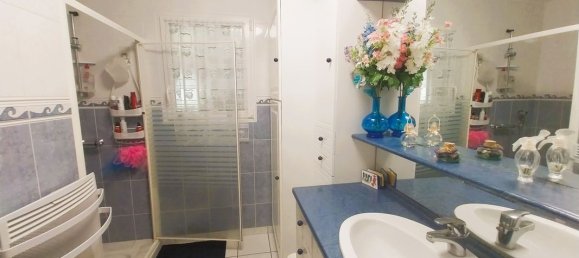 3 Schlafzimmer Haus in Saint-Urbain, France, Nr. 106464 5