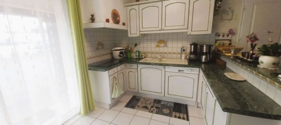 3 Schlafzimmer Haus in Saint-Urbain, France, Nr. 106464 4