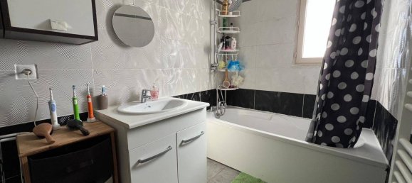 Villa de 3 dormitorios en La Queue-en-Brie, France No. 123585 5