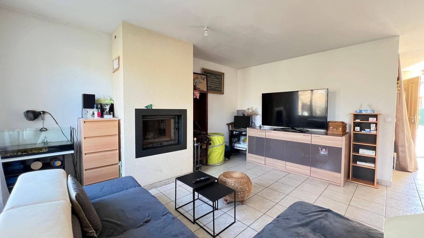 Villa de 3 dormitorios en La Queue-en-Brie, France No. 123585