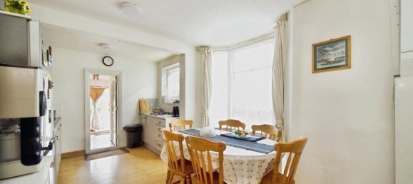 3 bedrooms House in Manor Park, United Kingdom No. 11390 9