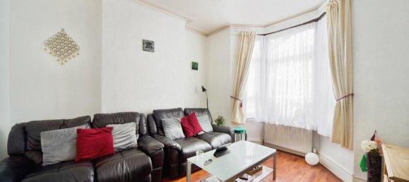 3 bedrooms House in Manor Park, United Kingdom No. 11390 2