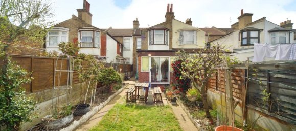 3 bedrooms House in Manor Park, United Kingdom No. 11390 13