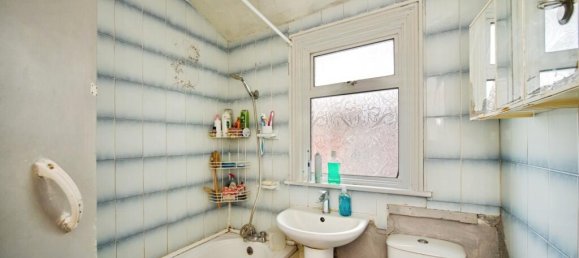 3 bedrooms House in Manor Park, United Kingdom No. 11390 5