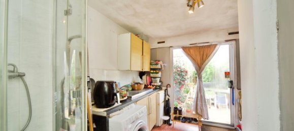 3 bedrooms House in Manor Park, United Kingdom No. 11390 8