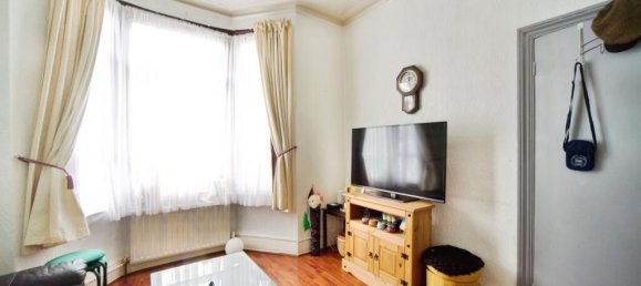 3 bedrooms House in Manor Park, United Kingdom No. 11390 11