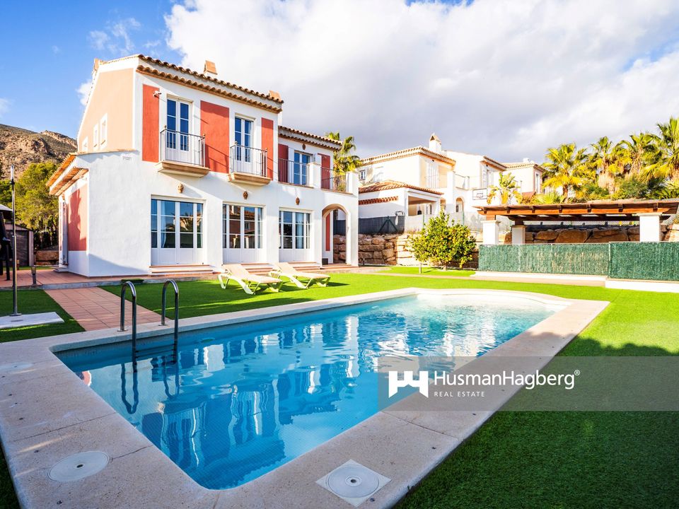 Villa de 4 dormitorios en Benidorm, Spain No. 279542