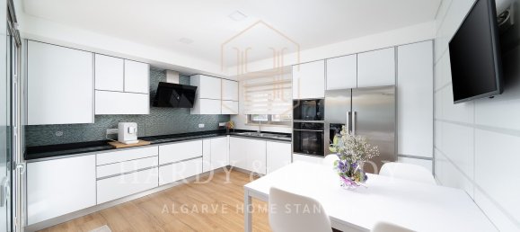 4 bedrooms House in Portimao, Portugal No. 165138 10