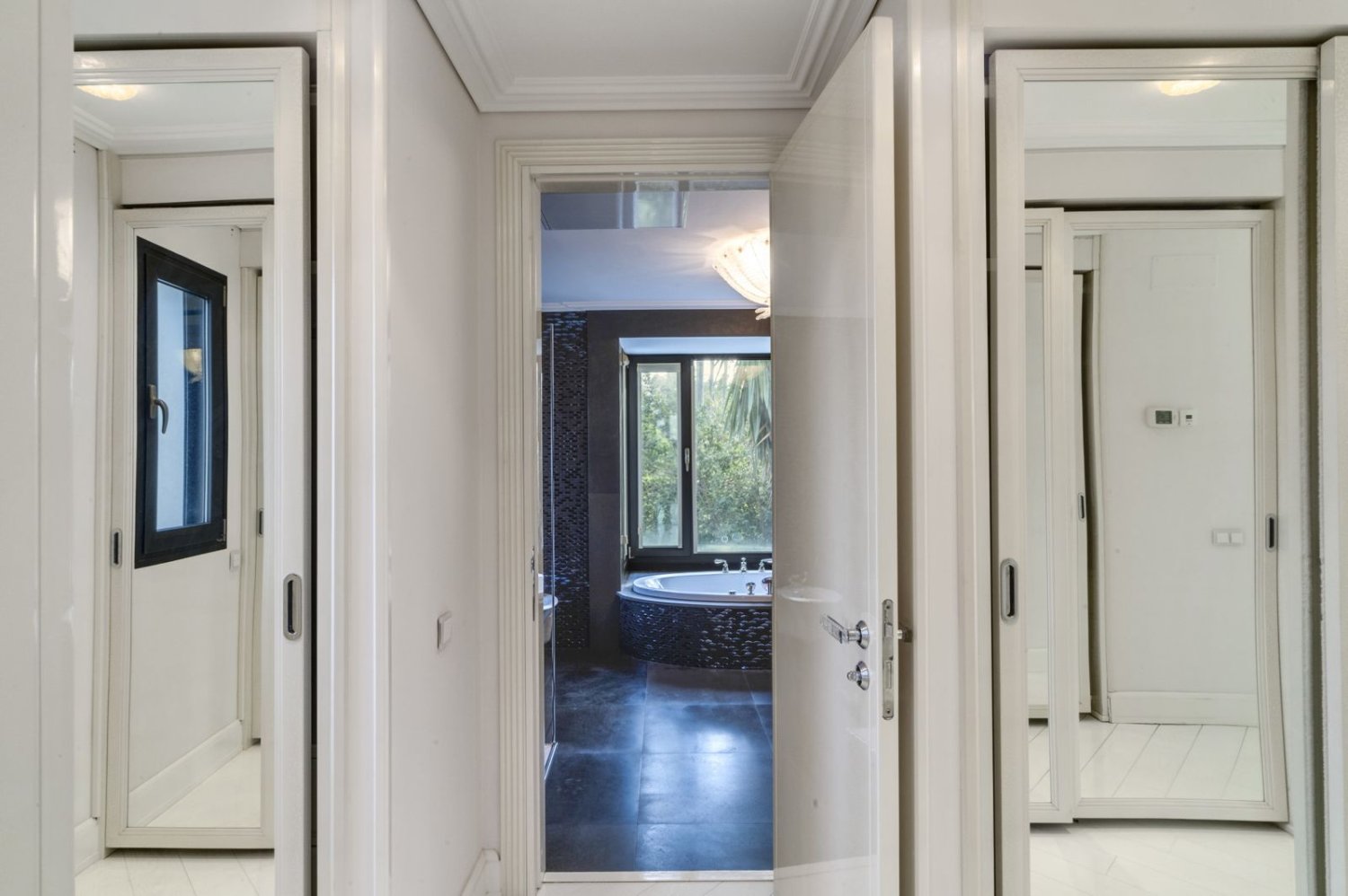 6 bedrooms Villa in Marbella, Spain No. 98987