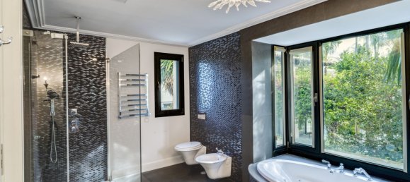 6 bedrooms Villa in Marbella, Spain No. 98987 39