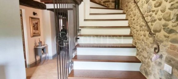 5 bedrooms House in Città di Castello, Italy No. 267195 8