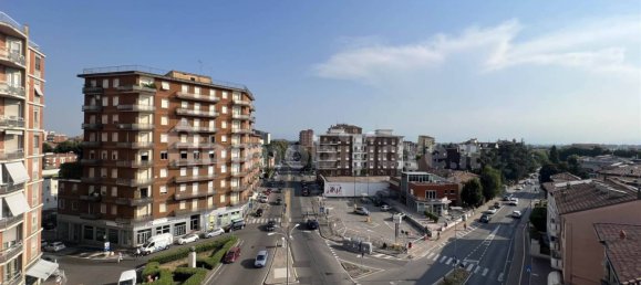 3 Schlafzimmer Penthouse in Piacenza, Italy, Nr. 92468 5