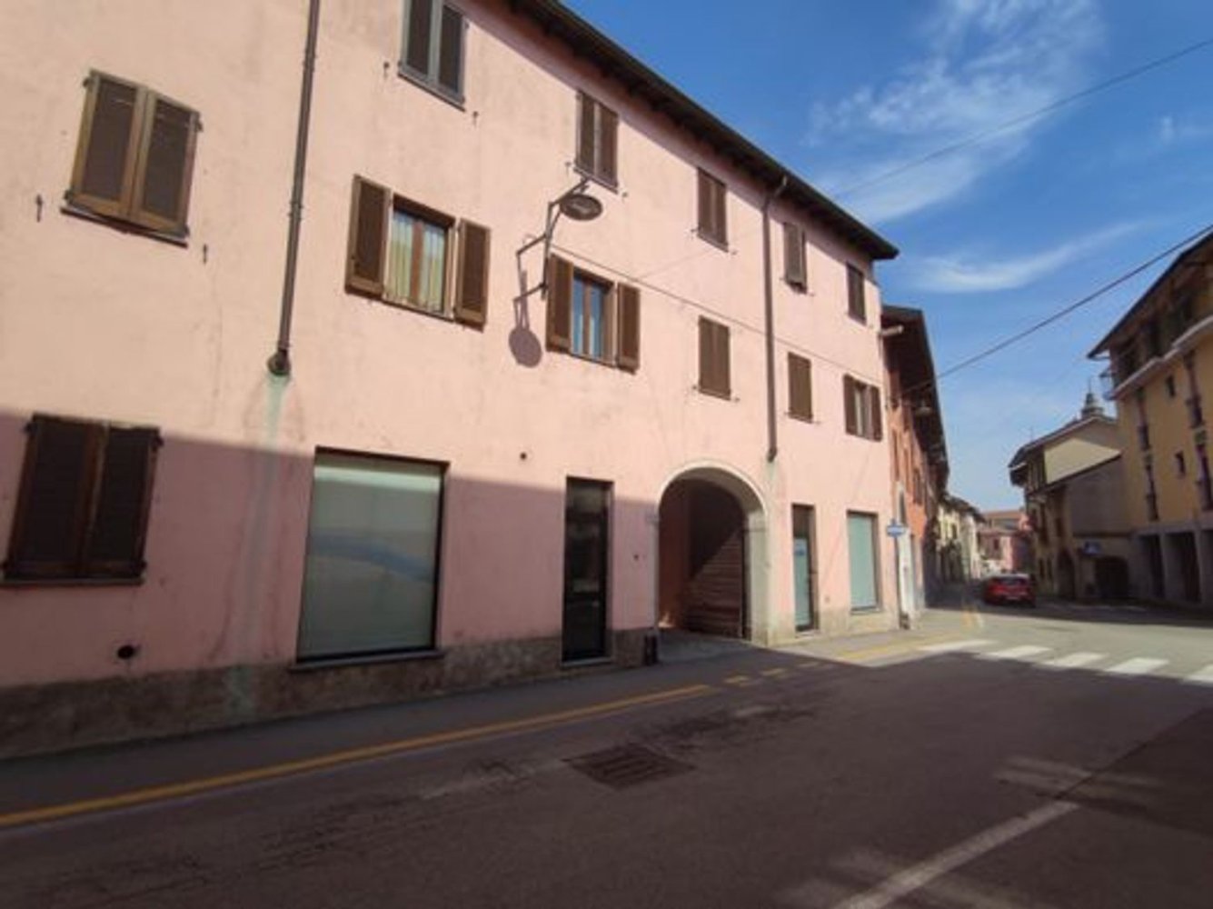 Oficina en Cuggiono, Italy 78 m² No. 79872
